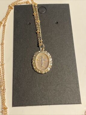 Gold Tone Rhinestone Cross w/ 16” Necklace. New